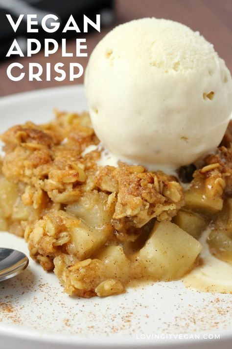 This vegan apple crisp is totally divine served warm with some vegan cream or vegan vanilla ice cream. It's deliciously flavorful and perfect for the holidays. | lovingitvegan.com Vegan Fruit Dessert, Healthy Fruit Dessert, Smoothie Recipes Fruit, Vegan Vanilla Ice Cream, Simple Vegan Dessert, Cobbler Peach, Orange Popsicles, Strawberry Cheesecakes, Vegan Apple Crisp