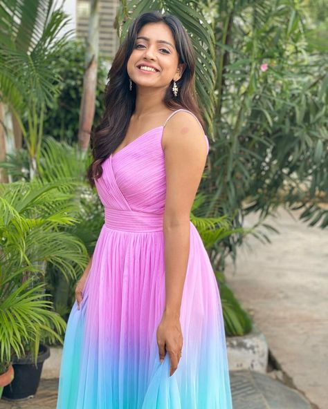 Sreemantham Decoration, Gender Reveal Dresses For Mom, Vithika Sheru, Churidar Design, Iconic Clothes, Maternity Shoot Dresses, Gender Reveal Dress, Engagement Looks, Baby Shower Gown