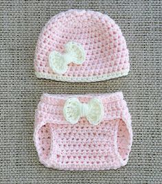 Learning this for my friend's little gals in the future! Crochet Clementine, Crochet Diaper Cover Free Pattern, Diaper Cover Pattern, American Crochet, Crochet Diaper Cover, Newborn Crochet Patterns, Crochet Newborn, Knitting Patterns Free Beginner, Crochet Baby Hat Patterns