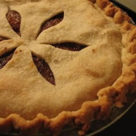 Tourtiere (French Meat Pie) Recipe | Just A Pinch Recipes French Meat Pie, Appalachian Recipes, Savory Apple Recipes, Mincemeat Pie, Mince Pie Recipe, Healthy Pies, Meat Pie Recipe, Fall Apple Recipes, Mince Pie