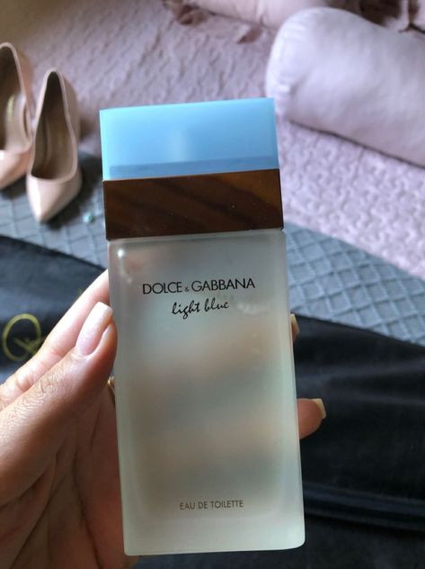 Light Perfume For Women, Perfume Dolce & Gabbana, Dolce And Gabbana Light Blue, Light Blue Dolce Gabbana, Aesthetic Perfume, Mini Perfumes, Dolce And Gabbana Perfume, Light Blue Perfume, Perfume Aesthetic