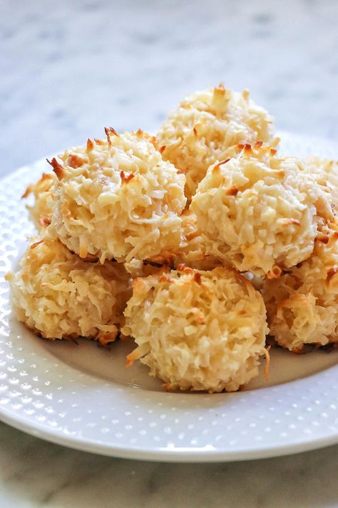 Christmas Cookie Box Ideas, Cherry Cheesecake Cookies, Pina Colado, Pina Colada Cake, Candied Pineapple, Costa Rican Food, Coconut Macaroon, Coconut Macaroons Recipe, Plain Cookies