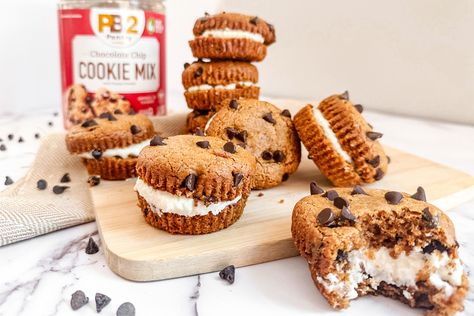 Chocolate Chip Whoopie Pies Recipe Cookie Mix Recipes, Chocolate Chip Whoopie Pies, Whoopie Pie Recipe, Chocolate Whoopie Pies, Hungry Girl Recipes, Chocolate Chip Cookie Mix, Cookie Cake Pie, Chocolate Chip Brownies, Whoopie Pie