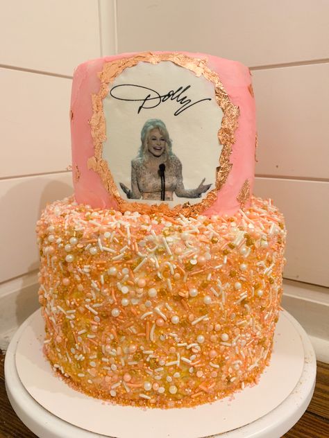 Dolly Parton Cake Dolly Parton Party Favors, Dolly Parton Themed Cake, Nashville Cake Ideas, Dolly Parton Birthday Cake Ideas, Dolly Parton Birthday Party Cake, Dolly Cakes, Dolly Parton Sweet 16, Dolly Party Ideas, Dolly Parton First Birthday Party