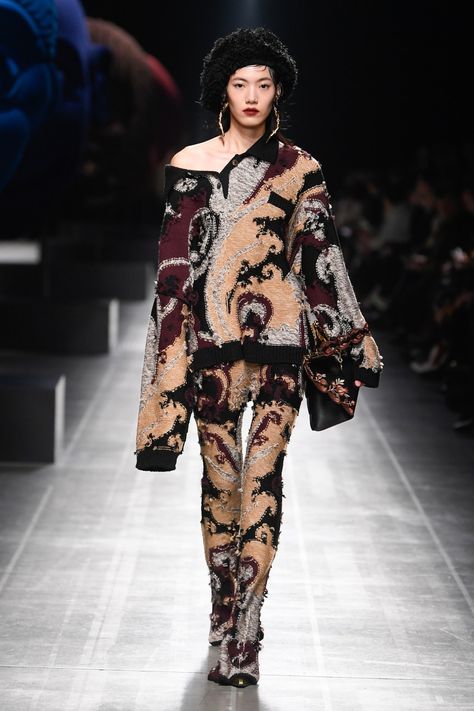 Etro Runway, Fashion Bible, Fall Runway, Show Collection, 70s Inspired, Fashion Show Collection, Fall 2024, Couture Collection, Milan Fashion