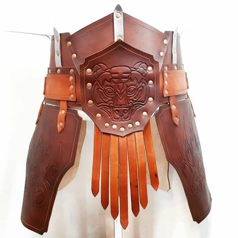 Kidney Belt Armor, Cleric Costume, Book Holster, Larp Diy, Kidney Belt, Knights Armor, Armor Inspiration, Leather Armour, Cardboard Costume