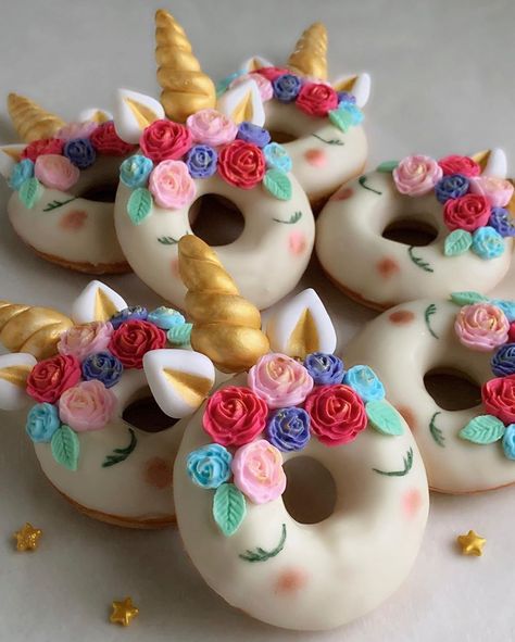 BakedD๏ on Instagram: “Sleepy unicorns 💤 . . . #unicornsofinstagram #donuts #lovedonuts #bakeddonuts #bakeddoughnuts #chocolateglazed #cakedonuts #foodie…” Unicorn Chocolate, Unicorn Donut, Chocolate Decoration, Baked Doughnuts, Baked Donuts, Chocolate Decorations, Cake Donuts, Cake Pop, 5th Birthday