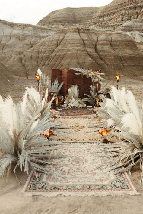 Ambience Decor, Animal Horns, Desert Party, Southwestern Wedding, Desert Festival, Boho Wedding Ceremony, Set Design Ideas, Joshua Tree Wedding, Bohemian Wedding Decorations