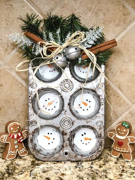 Muffin Tin Crafts, Tree Diy Decor, Rolling Pin Crafts, Christmas Muffins, Glassware Crafts, Faux Rust, Gingerbread Crafts, Winter Decorations Diy, Snowman Christmas Tree