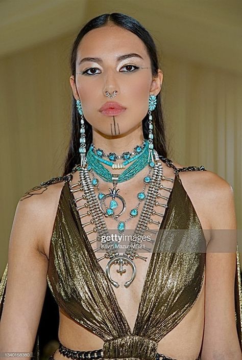 Women Traditional Tattoo, Quannah Chasinghorse, Indigenous Women, Face Tattoos, American Culture, Native American Culture, Native American Indians, Celebrity Pictures, Traditional Tattoo