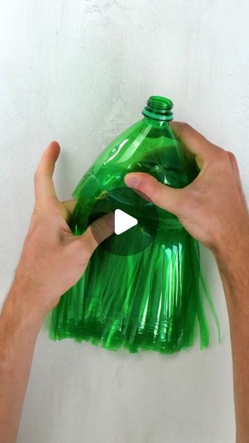 16K likes, 106 comments - 5minuterecycle em June 2, 2022: "How to make a broom out of plastic bottles 🧹

5minuterecycle #plastic #plasticrecycling #diys #crafts #oldtonew #upcycled #upcycling #recycling #recycled". Recyclable Projects For Kids, Recycling Glass Bottles Ideas, Plastic Water Bottle Art, Recycled Water Bottle Crafts, Trash Art Recycled, Flowers From Plastic Bottles, Recycled Plastic Art, Recycled Milk Jug Crafts, Make A Broom