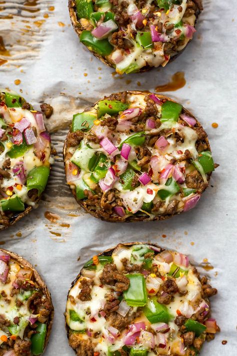 Pizza Stuffed Mushrooms, Uni Meals, Portobello Mushroom Pizza, Stuffed Portobello Mushrooms, Portobello Mushroom Recipes, Stuffed Portobello, Grilled Portobello, Mushroom Pizza, Stuffed Mushroom