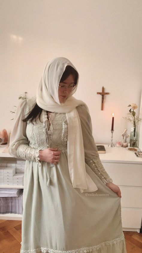 Modest Clothing Christian, Christian Veil Outfit, Catholiccore Outfit, Catholic Outfits Church, Christian Dress Modesty, Catholic Aesthetic Outfits, Church Modest Outfits, Christian Veiling Outfits Casual, Christian Veiling Styles