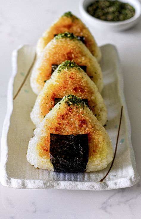 Vegan Onigiri Filling, Rice Ball Filling Ideas, Vegan Yakitori, Vegan Onigiri Recipe, Vegan Onigiri, Grilled Rice Balls, Onigiri Filling, Sushi Balls, Yaki Onigiri