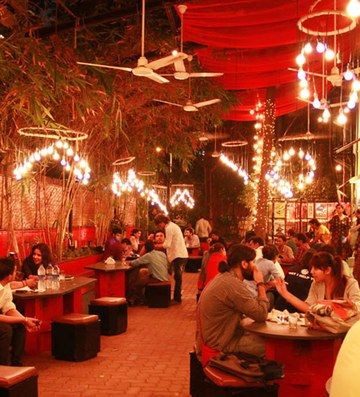 Prithvi Cafe in Juhu, one of the best cafes in Mumbai, has quirky ambience always bustling with energy. Check out the pictures of Cafe Restaurants in Mumbai at GQ India Mumbai Places, Cafes In Mumbai, Mumbai Life, Homemade Cafe, Valentine Day Offers, Mumbai Travel, Valentine Day Week, Cafe Exterior