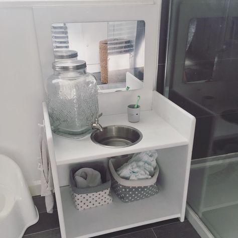 Montessori bathroom set up to help your preschooler become more independent. #montessori via Montessori Inspired Mama on Instagram Montessori Self Care Station Ikea, Toddler Self Care Station, Nurse Self Care, Montessori Home Setup, Montessori Bathroom, Self Care Station, Diy Self Care, Toddler Bathroom, Kids Bathroom Sets