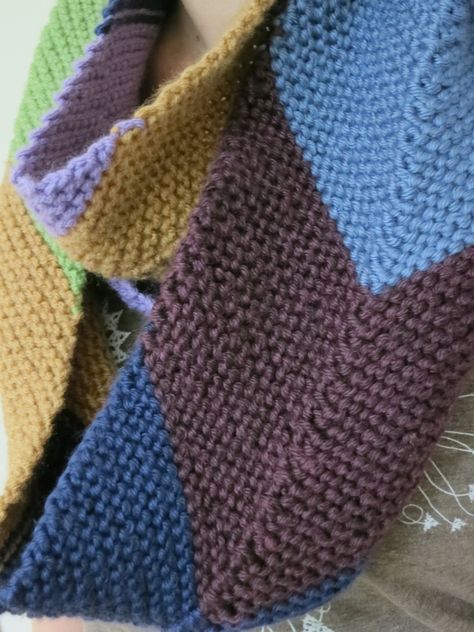 Color Block Knitting Pattern, Knit Chevron Scarf Free Pattern, Easy Cowl Knitting Pattern, Knitting Pattern Easy, Knit Chevron, Knit Dishcloth Pattern, Knit Cowl Pattern Free, Cowl Knitting, Dog Clothes Diy