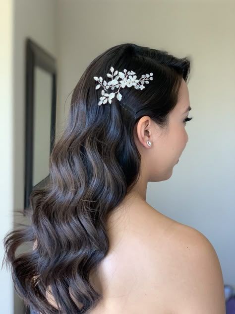 Simple Hair Accessories, Hair Accessories For Bride, Asian Bridal Hair, Asian Long Hair, Accessories For Bride, Subtle Glam, Asian Bridal Makeup, Engagement Hairstyles, Brown Hair Looks