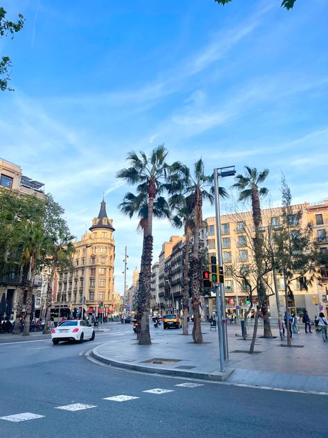 Barcelona City Aesthetic, Barcelona Vibes, Barcelona Sights, Barcelona Life, Spain Vibes, Aesthetic Barcelona, Barcelona Summer, Barcelona Aesthetic, Barcelona Architecture