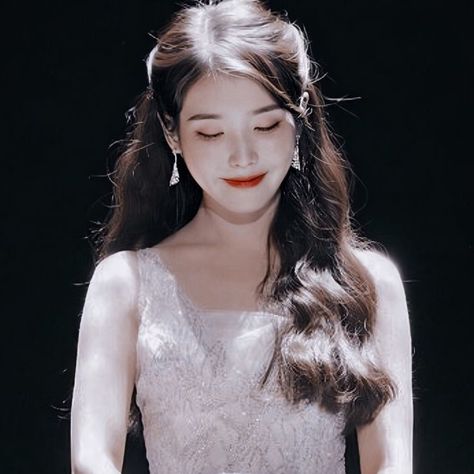 Iu Hairstyle Long Hair, Iu Icons Aesthetic, 90 Hairstyles, Iu Aesthetic Icon, Iu Hairstyle, 4 C Hairstyles, 2000 Hairstyles, Iu Princess, Hairstyles Sleek