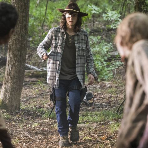 Carl Grimes Costume - The Walking Dead Check more at https://costumerocket.com/carl-grimes-costume/ Grimes Costume, Rick Grimes Costume, Carl Costume, Carl And Enid, Carl The Walking Dead, Twd Characters, Rick And Michonne, Last Minute Halloween Costume, Dean Morgan