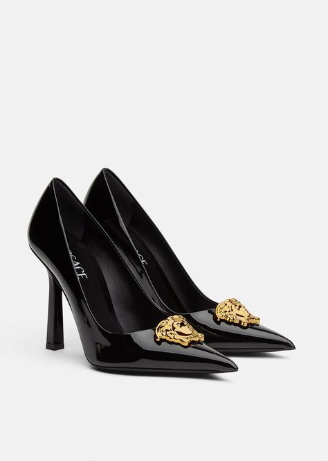 Versace Pumps, Versace Heels, High Heel Black, Chic High Heels, Feminine Shoes, Dr Shoes, Versace Shoes, Designer Pumps, Classic Pumps