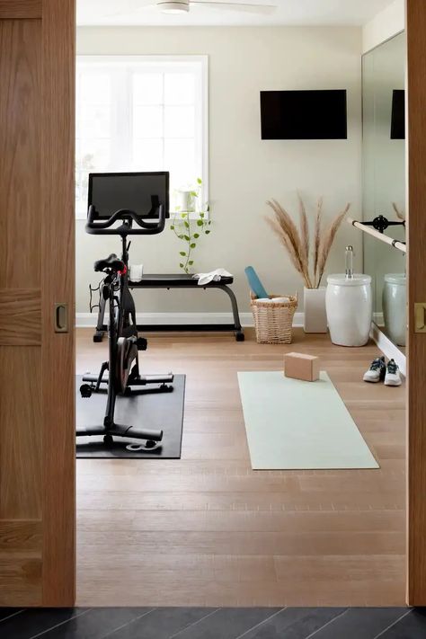 38 Home Gym Ideas Living Room - Home Soils Home Gym And Office Combo, Home Gym Ideas Small Basements, Gym Room Ideas, Home Office And Gym, Modest House, Small Home Gym Ideas, Home Yoga Room, Home Gym Ideas, Small Home Gym