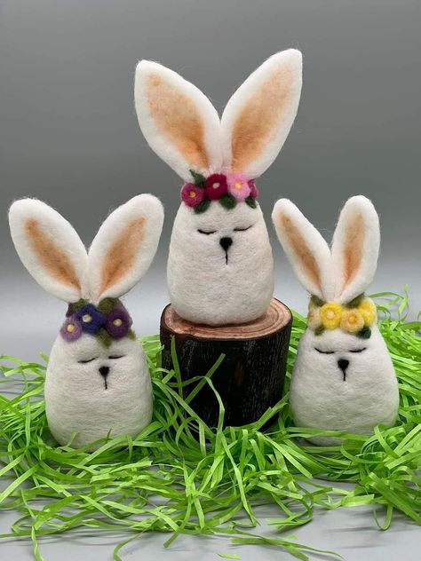 Felted Easter Decorations, Spring Needle Felting Ideas, Easter Needle Felting Ideas, Felted Eggs, Needle Felted Easter, Felting Inspiration, Easter Felt, Felt Spring, Felted Bunny