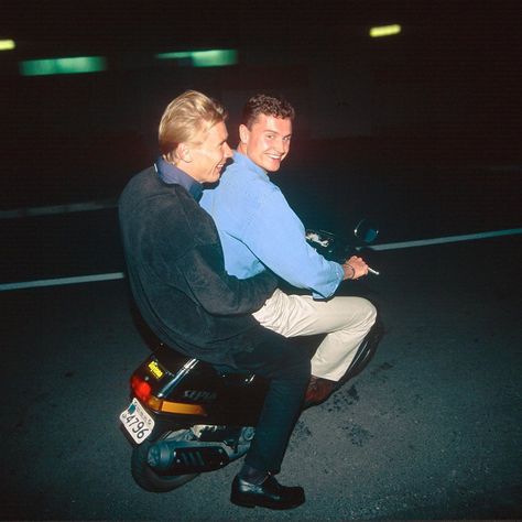 David Coulthard and Mika Hakkinen in Japan - 1998 Mika Hakkinen David Coulthard, Mika Hakkinen, David Coulthard, Vintage F1, Fia Formula 2 Championship, Meme Page, Car Vintage, Car Showroom, Michael Schumacher