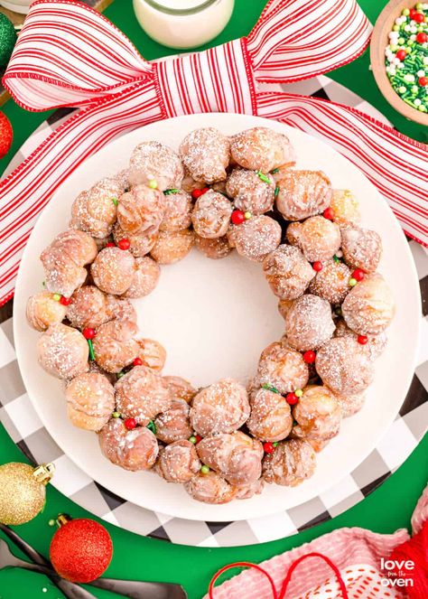 Donut Hole Ideas, Donut Wreath, Easy Donut Holes, Best Christmas Breakfast, Struffoli Recipe, Christmas Breakfast Recipes, Holiday Donuts, Easy Donuts, Christmas Breakfast Recipe