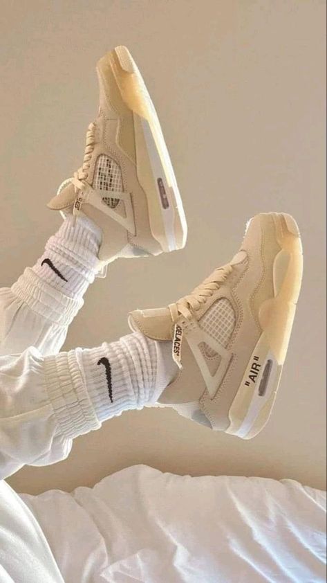 Jordan 4 Off White, Wallpaper Nike, Pretty Sneakers, Trendy Shoes Sneakers, Dr Shoes, Nike Fashion Shoes, Nike Shoes Girls, Jordan Shoes Girls, Pretty Shoes Sneakers