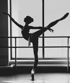 An extreme arabesque - however, notice how the upper back, shoulders and back of the neck remain perpendicular to the ground even though the pelvis is tilted forwards. Remember this image for your next class! Dance Flexibility Stretches, Ballet Dance Photography, Ballet Beauty, Dance Photography Poses, Ballet Poses, Ballet Inspiration, Dancing Aesthetic, Ballet Photography, Dance Quotes