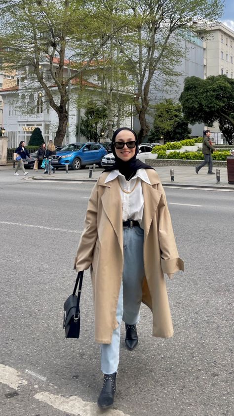 Winter Outfits For Hijabis, Travel Outfit For Hijab, Modest Hijabi Winter Outfits, Winter Outfits For Hijab, Winter Outfits Hijab Style, Trench Coat Outfit Hijab, Hijab Winter Style, Winter Outfit Hijab, Hijab Outfit Winter