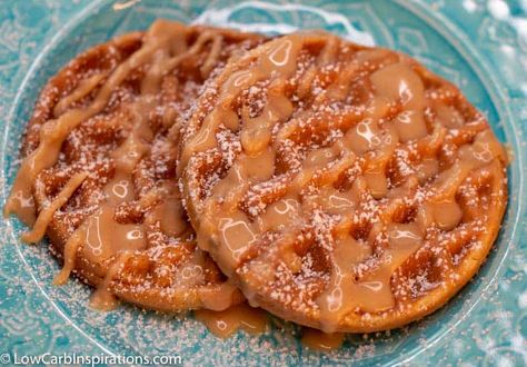 Keto Peanut Butter Chaffle Recipe - Low Carb Inspirations Peanut Butter Chaffle, Chaffle Recipe, Sugar Free Peanut Butter, Keto Peanut Butter, Desserts Keto, Low Carb Dessert, Low Carb Sweets, Low Carb Bread, Glaze Recipe