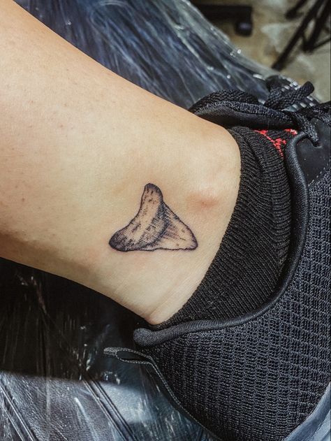 Ankle Shark Tattoo, Great White Shark Tooth Tattoo, Sharks Tooth Tattoo, Naturalistic Tattoos, Tooth Outline, Shark Tooth Tattoo, Great White Shark Teeth, Stick Poke, Tooth Tattoo