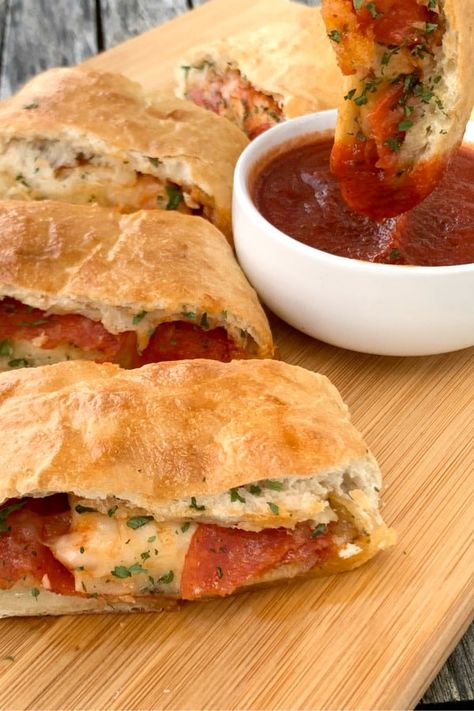 Stromboli With Frozen Bread Dough, Stromboli Pizza, Pizza Stromboli, Stromboli Recipe Easy, Homemade Stromboli, Pizza Pasta Bake, Stromboli Recipe, Pizza Topping, Frozen Bread Dough