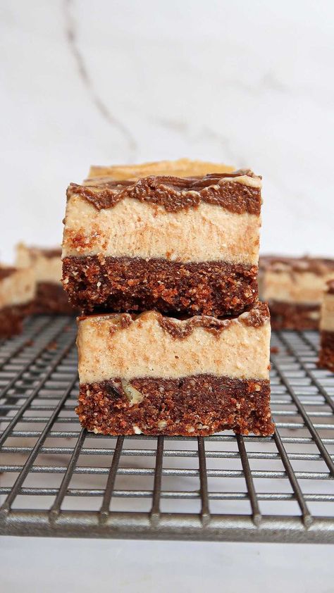 chloeevegan on Instagram: Hazelnut Swirl Slice 😍 If you love the combo of hazelnut and chocolate, you have to save this recipe! It has a chewy almond base, a… Nanaimo Bar Recipe, Vegan Pumpkin Spice, Nanaimo Bars, Raw Vegan Desserts, Healthy Sugar, Cashew Cream, Easy No Bake Desserts, Slices Recipes, Hazelnut Spread