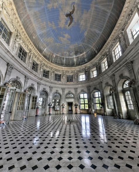 Palace Ballroom, Medieval Aesthetics, Corpus Museum, Vaux Le Vicomte, Chateau France, Formal Gardens, French Chateau, Chiaroscuro, Landscape Architect