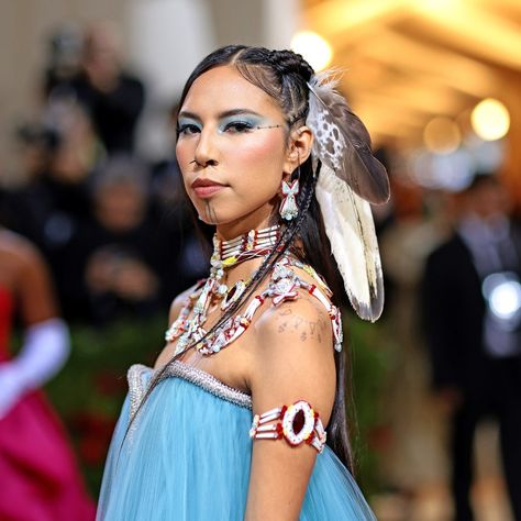 Quannah Chasinghorse, Prabal Gurung Gown, Gala Outfit, Met Gala Red Carpet, Fashion Gal, Native American Fashion, Model Beauty, American Beauty, American Women