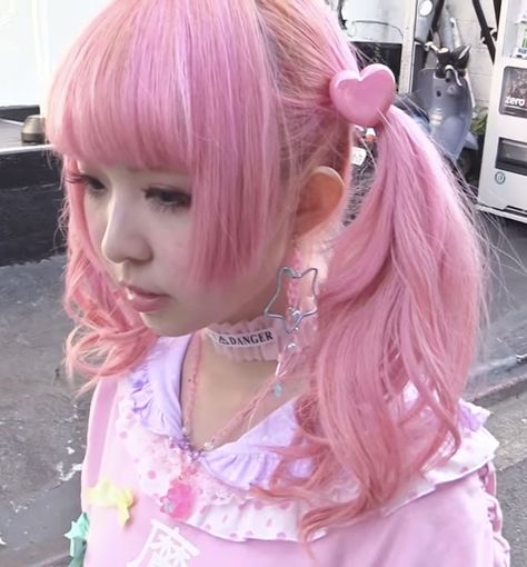 Pink Pigtails Aesthetic, Kawaii Bangs Hairstyles, Kawaii Hair Dye Ideas, Pink Hime Haircut, Kawaii Hair Style, Decora Hairstyle, Pink Hair Pigtails, Japanese Pink Hair, Kawaii Pigtails