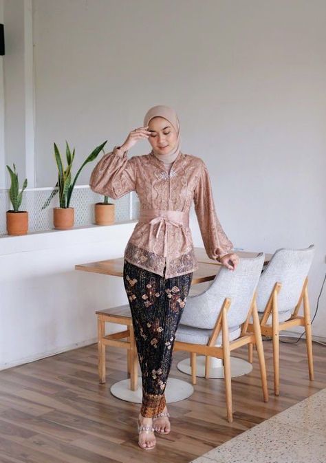 #kebaya #modern #hijab #batik #indonesia #hijabers #kebayamodern #design #batikmodern #designer #hijabfashion #style #gamis #kainbatik #jakarta #hijabstyle #batikmurah #interiordesign #muslimah #interior #gamissyari #fashion #homedecor #hijabsyari #kebayawisuda #furniture #kutubaru #art #jilbab #batikindonesia Kebaya Wisuda Simple, Kebaya Simple Hijab, Model Kebaya Modern Hijab, Kebaya Wisuda Hijab, Model Kebaya Wisuda, Kebaya Simple, Kebaya Modern Hijab Graduation, Graduation Kebaya Hijab, Kebaya Kondangan Hijab