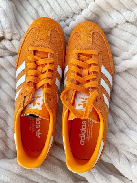 Orange Sambas, Men's Adidas (men), Pretty Sneakers, Adidas Samba Og, Shoe Designs, Funky Shoes, Orange Shoes, Adidas Girl, Hype Shoes