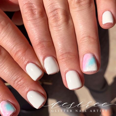 Gender Reveal Nails Gel Polish, White Pink And Blue Nails, Gender Reveal Gel Nails, Gender Nails Ideas Reveal, Gender Reveal Manicure, Nails Gender Reveal Cute Ideas, Subtle Gender Reveal Nails, White Gender Reveal Nails, Gender Reveal Nails Ideas Boy Or Girl