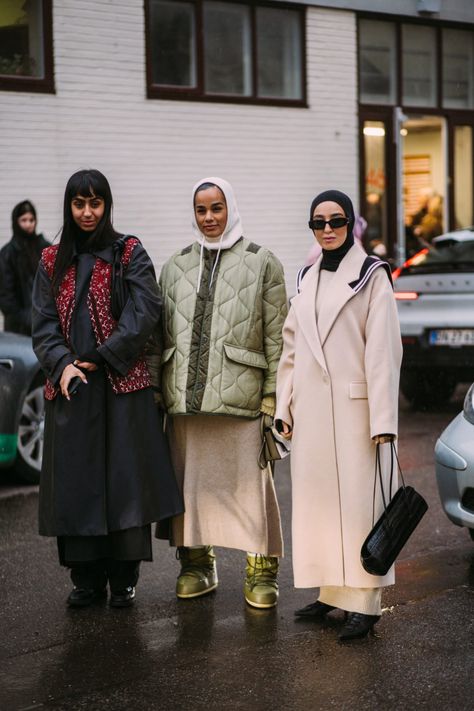 The Best Street Style from Copenhagen Fashion Week Fall 2023 - FASHION Magazine Copenhagen Street Style Winter, Hijabi Street Style, Fashion Week Fall 2023, Aw 2023, Copenhagen Street Style, Campaign Fashion, Copenhagen Fashion, Copenhagen Style, Copenhagen Fashion Week