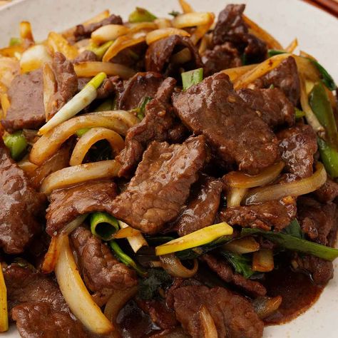 Stir Fry Recipes Steak, Beef And Onion Stir Fry, Chinese Beef Stir Fry, Crunchy Onions, Sesame Beef, Healthy Asian, Healthy Asian Recipes, Crispy Beef, Steak And Mushrooms