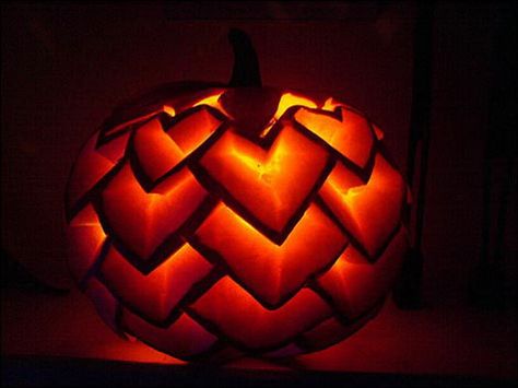 Pattern Modern Pumpkin Carving, Halloween Pumpkin Carving Ideas, Unique Pumpkin Carving Ideas, Halloween Pumpkin Carving, Scary Halloween Pumpkins, Pumkin Carving, Creative Pumpkin Carving, Amazing Pumpkin Carving, Pumpkin Carving Designs