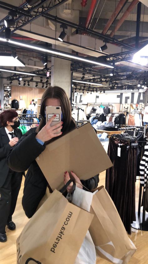 Shopping Astetic, Shopping Day Aesthetic, Shopping Snap, Zara Shopping, Pinterest Vision Board, Fake Clothes, Zara Shop, Shopping Aesthetic, Girl Shopping