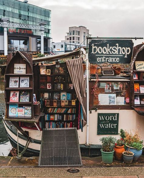 🛶Word on the Water” is a bookstore like no other in London, England. This enchanting 1920s Dutch barge has been transformed into a cozy, … | Instagram London Bookshop, Granary Square, Voyage London, Dutch Barge, Secret London, Visit London, London Love, London City, Gas Station