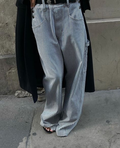 Stripped Pants Outfit Women, Stripped Pants Outfit, Pants Summer Outfit, Josefine H J, New York Fits, Spring Outfits Dresses, Style Reference, Spring Fashion Casual, Pants Summer