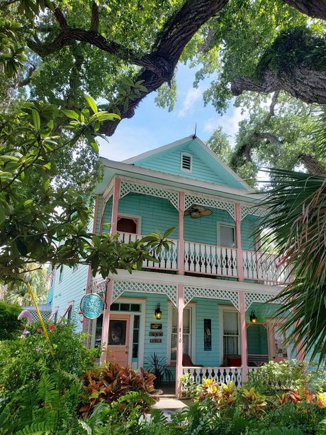 Florida Keys Architecture, Jen Deluca, Key West Style Homes, Marathon Florida Keys, Key West House, Key West Style, Beach Shack, Old Florida, Florida Keys